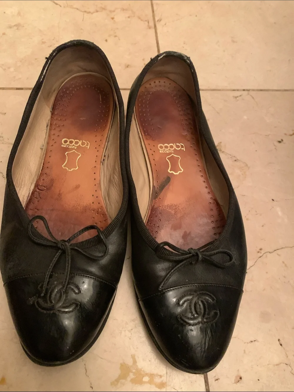 Vintage CHANEL Black Leather Cap-Toe Ballet Flats with CC Logo